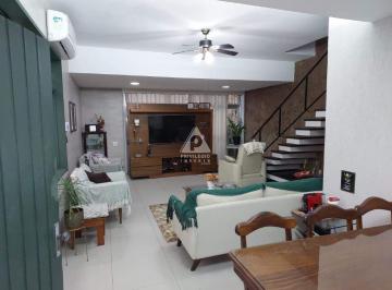 Casa · 217m² · 6 Quartos · 3 Vagas · Excelente casa de rua, em 3 andares, 217m², com 6 quartos, 4 banheiros, a 450m do metrô Afonso Pena.