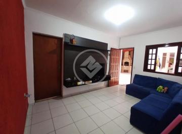 Casa · 113m² · 3 Quartos · 1 Vaga · Linda casa térrea, contém uma suíte individual com closet no andar superior.
