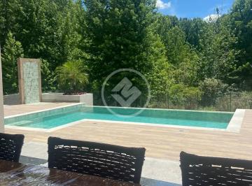Casa · 389m² · 4 Quartos · 2 Vagas · CASA A VENDA EM CONDOMÍNIO FECHADO