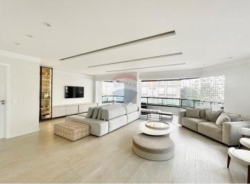 Apartamento · 192m² · 3 Quartos · 3 Vagas · "Seu Lar Perfeito em SP: 3 Suítes na Aclimação!"