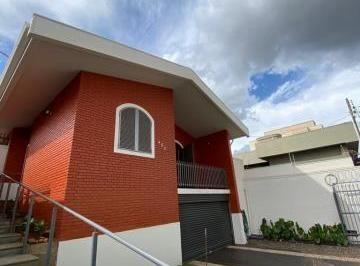 Casa · 195m² · 3 Quartos · 3 Vagas · Casa com 3 quartos à venda no Bairro Cazeca - Uberlândia/MG