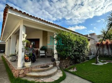 Casa · 328m² · 3 Quartos · 6 Vagas · Casa com 3 Quartos com 328m², 3 Quartos, em Condomínio no Jardim Petrópolis - Maceió Alagoas