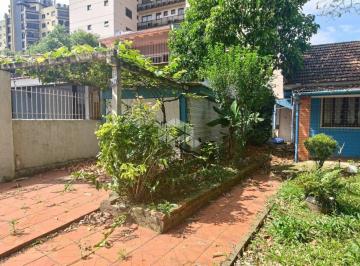 652797_ic32875RBDlp2h22_65279767227784b8fc5.jpg · Terreno com casa antiga em cima, aceita pet, bem localizda, rua calma próxima a todos recursos, não