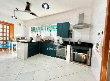 5da7b553fa1bdb8e910bbcd62bb04a4eb258cd84 · Excelente casa linear de condomínio com 4 quartos, área gourmet e piscina