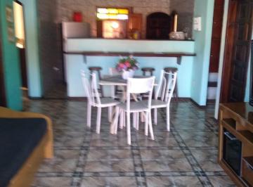 Apartamento de 2 quartos, Cabo Frio · Apartamento Vila Emília 2º Piso c/ 2 Quartos Sem Condomínio !