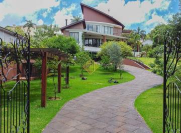 Casa · 630m² · 4 Quartos · 2 Vagas · Para você que busca um imóvel totalmente exclusivo que une a sensação de sossego do campo com a mobi