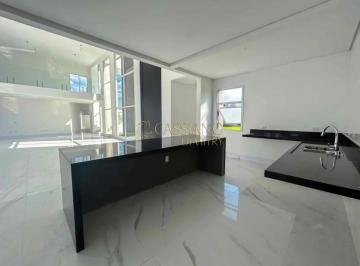 Casa · 700m² · 4 Quartos · 2 Vagas · Casa térrea com terreno amplo em condomínio fechado