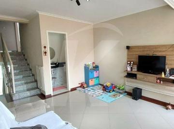Casa · 79m² · 3 Quartos · 2 Vagas · Sobrado com 3 suítes, 2 vagas de garagem na Vila Gustavo