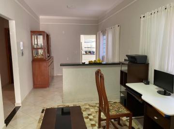 Casa · 180m² · 3 Quartos · 5 Vagas · Casa com 3 quartos à venda no Bairro Alto Umuarama - Uberlândia/MG