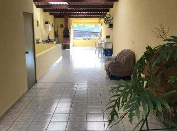 Casa · 3 Quartos · 2 Vagas · LINDA CASA PROX. AO CENTRO