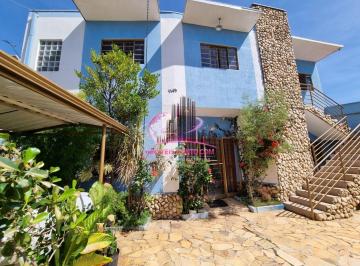 Casa · 370m² · 4 Vagas · Ponto Comercial