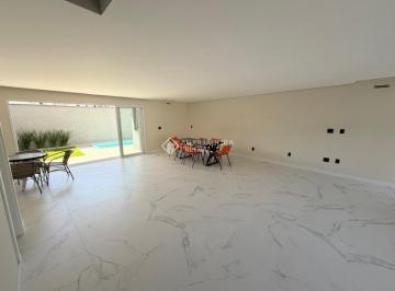 Casa · 168m² · 3 Quartos · 2 Vagas · Sobrado à Venda 3 Suítes,