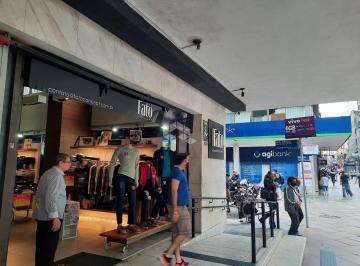 234207_i5aQ7Dc07546y_2342076266f421e0d3f.jpg · Loja comercial à venda, na Rua dos Andradas, Centro Histórico, loja com área de 705 m².