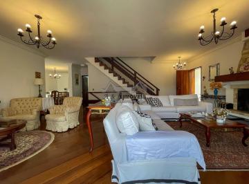 Casa · 315m² · 4 Quartos · 2 Vagas · Casa à Venda em Campos do Jordão — 3 Lareiras e 1,5 km de Capivari