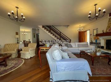 Casa · 315m² · 4 Quartos · 2 Vagas · Casa com 4 dormitórios e 2 suítes na Vila Capivari, Campos do Jordão