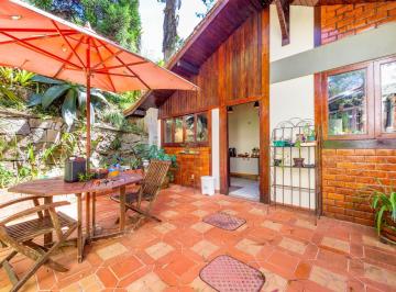 Casa · 155m² · 5 Quartos · 2 Vagas · Casa com 5 quartos em condomínio na Granja Guarani, Teresópolis.