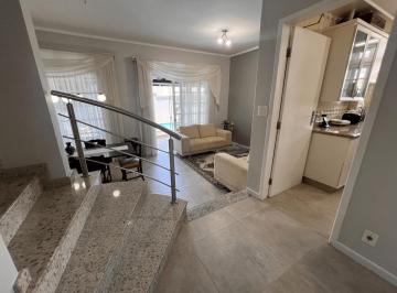 651209_iZAPNN7l41Gt9K5e1No_651209673b72e1d343c.jpg · Linda Casa a venda com piscina 4 quartos 3 andares na Agronomica com vista mar Beiramar Norte