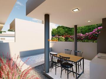 Casa · 182m² · 3 Quartos · 2 Vagas · Casa no Centro da Guabiruba!