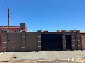 Casa · 140m² · 3 Quartos · 3 Vagas · Casa Padrão à Venda