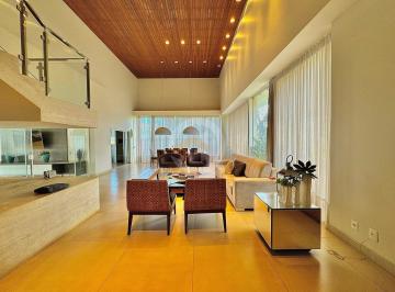 Casa · 560m² · 5 Quartos · 4 Vagas · Sobrado de esquina com 5 suites e amplo espaço externo