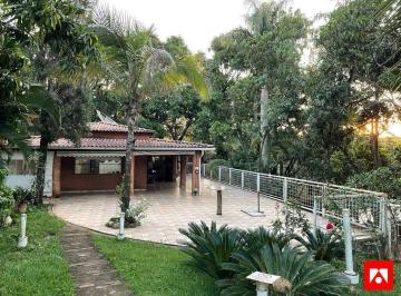 Rural · 10550m² · 3 Quartos · 6 Vagas · Chácara à venda no Jardim Residencial Vitória em Limeira com 3 quartos (suítes) e 6 vagas de garagem