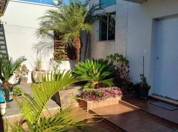 Casa · 220m² · 2 Quartos · 2 Vagas · Sobrado à venda no centro de Santa Bárbara d'Oeste com 2 quartos, 2 vagas de garagem e piscina.