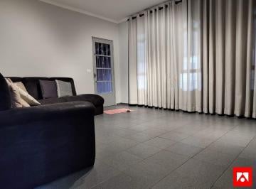 Casa · 200m² · 3 Quartos · 4 Vagas · Casa com Salão Comercial à Venda no Jardim Vista Alegre em Santa Bárbara d'Oeste com 3 quartos.