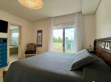 Casa de 4 quartos, Florianópolis · Casa encantadora com 4 suítes em Jurerê Internacional