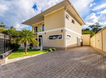 Casa · 236m² · 3 Quartos · 2 Vagas · Casa com 3 suítes na Cascata do Imbuí, Teresópolis.