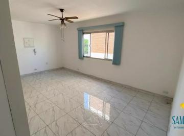 Apartamento · 83m² · 2 Quartos · 1 Vaga · Apartamento reformado, silencioso, muita luz natural. Armários planejados, porcelanato, bem ventilad