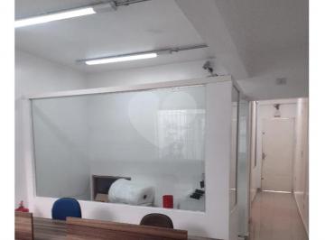 Área de Serviço · Sobrado à venda em Centro - SP