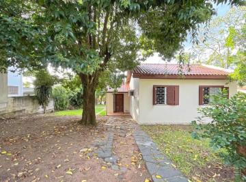 Casa · 265m² · 3 Quartos · 4 Vagas · Casa com 3 quartos e amplo pátio na Vila Nova.