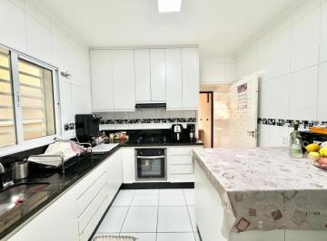 Casa · 150m² · 3 Quartos · 4 Vagas · Casa 150m2 no Butantã,3 suítes,4 vagas. FL13