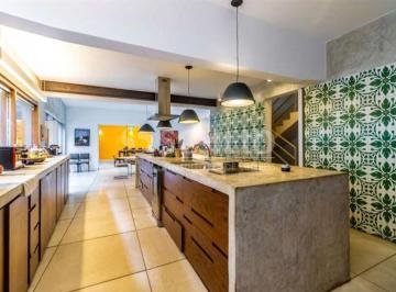 Casa · 480m² · 4 Quartos · 4 Vagas · Casa á Venda no Alto de Pinheiros com 480m², 4 quartos sendo 4 suítes, 4 vagas.