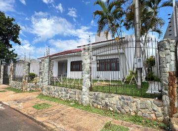 Casa · 289m² · 2 Quartos · 4 Vagas · Linda casa no Beverly Falls Park - próximo ao Ginásio Costa Cavalcanti