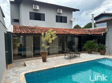 Casa · 338m² · 3 Quartos · 2 Vagas · Sobrado Padrão à Venda