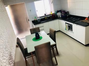 Casa de 8 quartos, São Sebastião · Sobrado com 1 apartamento e 2 casas