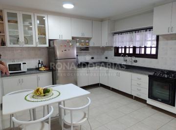 Casa · 230m² · 3 Quartos · 2 Vagas · Sobrado à Venda no Parque América com 3 Dormitórios 1 Suíte e 2 Vagas de Garagem.