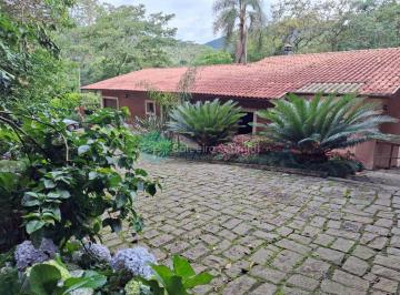 Casa · 2230m² · 4 Quartos · 3 Vagas · Casa no Centro com Privacidade, vista e mata nativa
