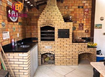 Casa · 190m² · 3 Quartos · 2 Vagas · Vendo Casa dúplex em condomínio de porteira fechada com 190m2, 4/4, jardim gramado, varandas, espaço
