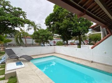 Casa · 195m² · 3 Quartos · 2 Vagas · Vendo Linda Casa completamente reformada por arquiteto renomado com piscina privativa, 3/4, 2 suítes
