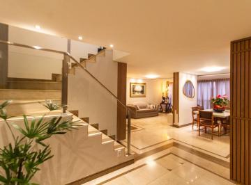 Apartamento de 3 quartos, Brasília · Vendo Linda Cobertura  de canto Nascente Reformada na Quadra 215 da Asa Norte