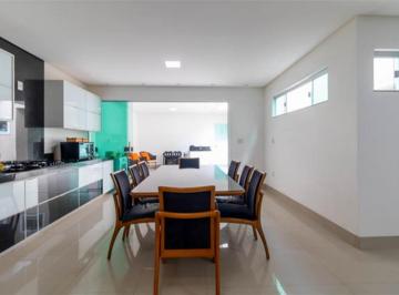 Casa · 201m² · 3 Quartos · 2 Vagas · Casa Térrea Parque das Laranjeiras toda reformada.
