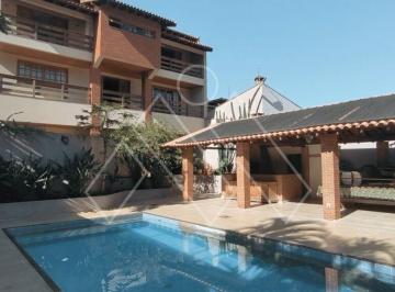 Casa · 680m² · 5 Quartos · 3 Vagas · Sobreado 5 qurtos (4 suites) 680m2 3 vagas - vista para o lago iguapó