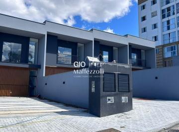 Casa · 142m² · 3 Quartos · 3 Vagas · Sobrado geminado em Jaraguá do Sul, bairro Rau.