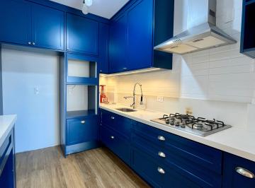 Apartamento de 3 quartos, Florianópolis · Vendo apartamento espaçoso em Coqueiros com vista para o mar!