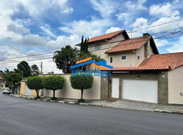 Casa · 380m² · 5 Quartos · 6 Vagas · Casa com 5 quartos sendo 2 suítes e 6 vagas de garagem.