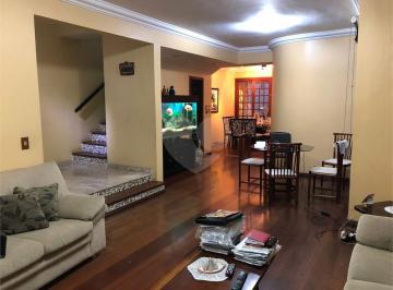 Casa · 200m² · 3 Quartos · 3 Vagas · Sobrado com 3 quartos à venda em Vila vermelha - SP