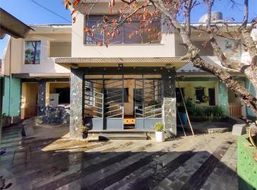 Casa · 210m² · 4 Quartos · 4 Vagas · Sobrado com 4 quartos à venda em Vila Liviero - SP
