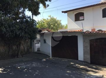 Casa · 208m² · 3 Quartos · 6 Vagas · Casa com 3 quartos à venda em Vila irmãos arnoni - SP